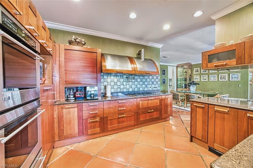 130 Montrose DR-17