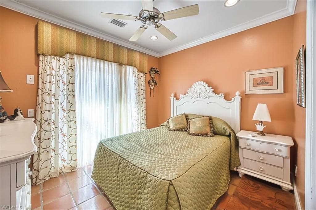 130 Montrose DR-28