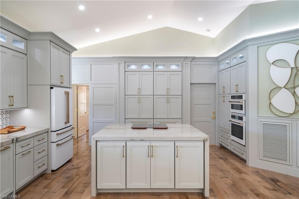 805 Lake Vista CT-1
