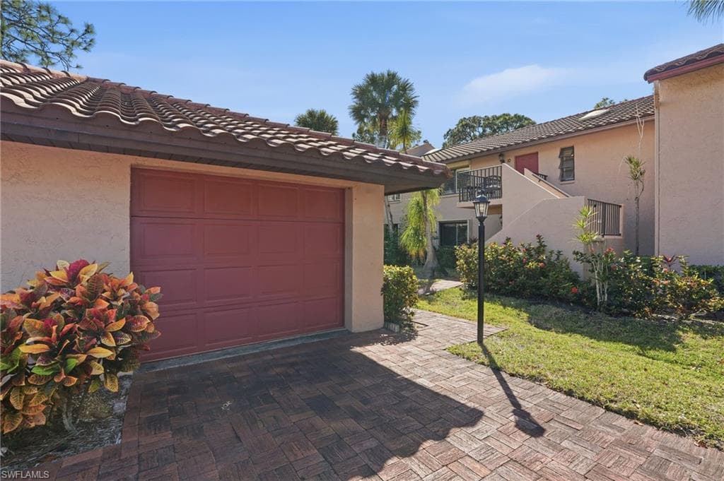3231 Horse Carriage WAY 10-37