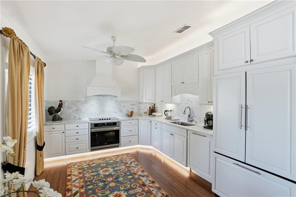 3231 Horse Carriage WAY 10-8