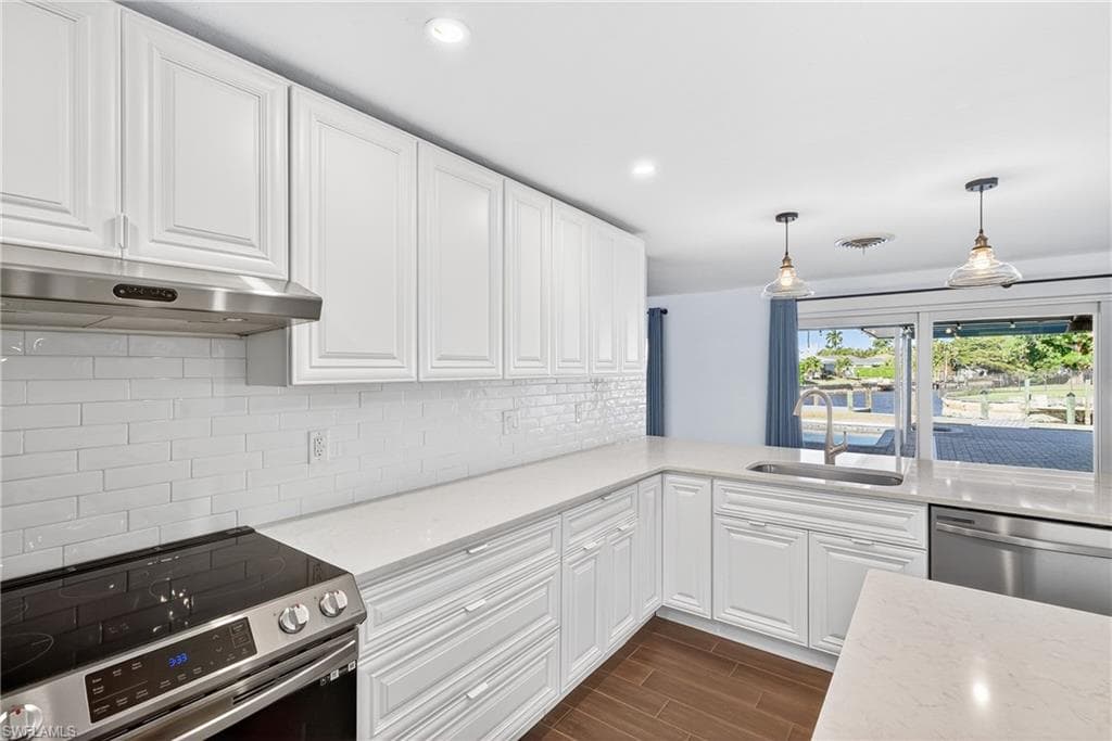 541 Bayside DR-11