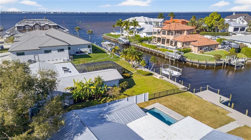 541 Bayside DR-35