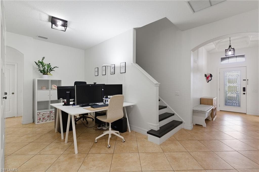 2452 Blackburn CIR-27