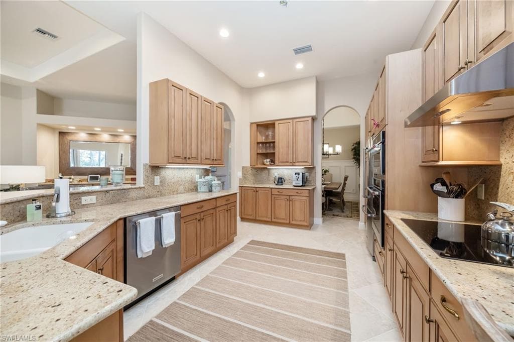 5596 Hammock Isles DR-10