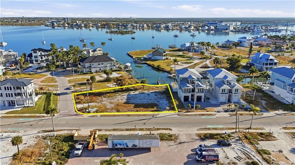 601 Estero BLVD-16