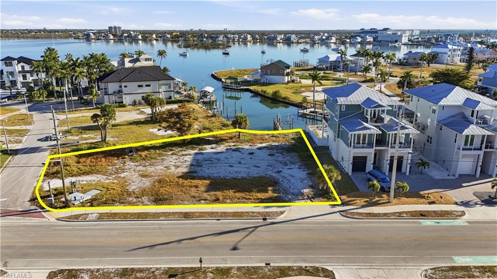 601 Estero BLVD-19