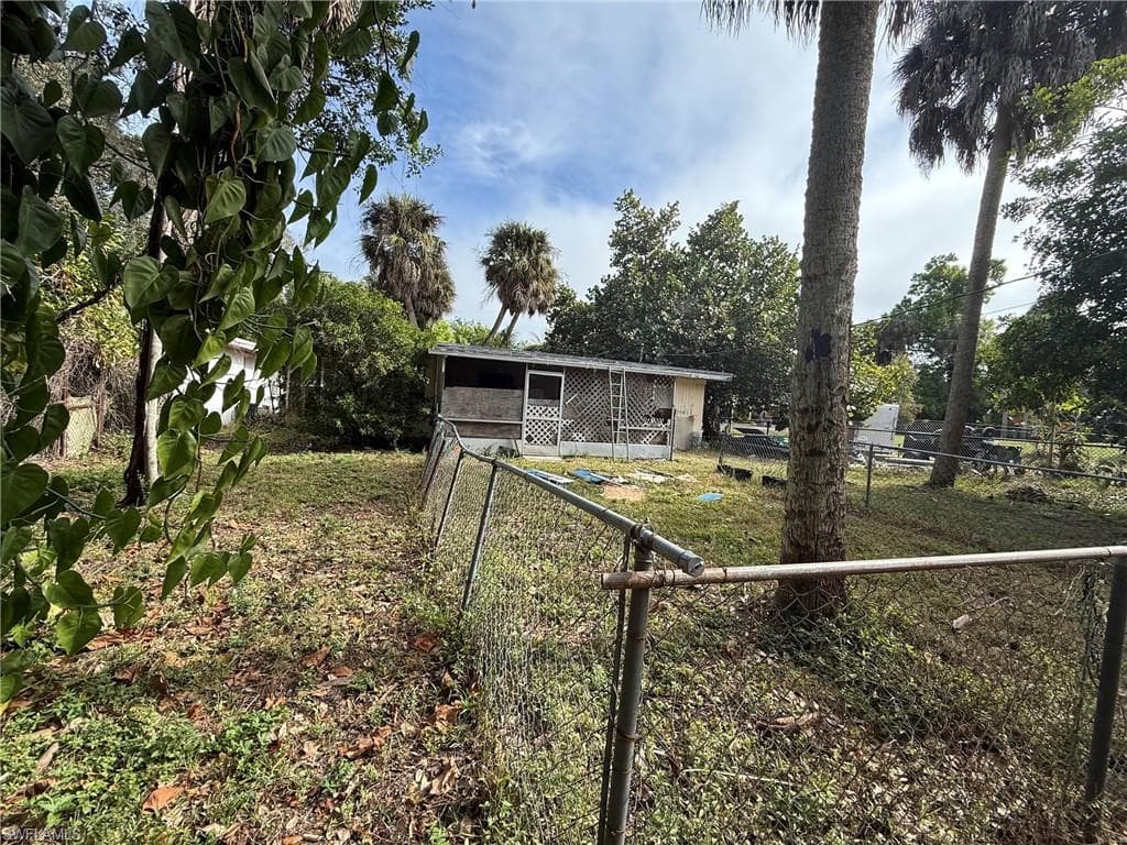 244 Labelle AVE-18