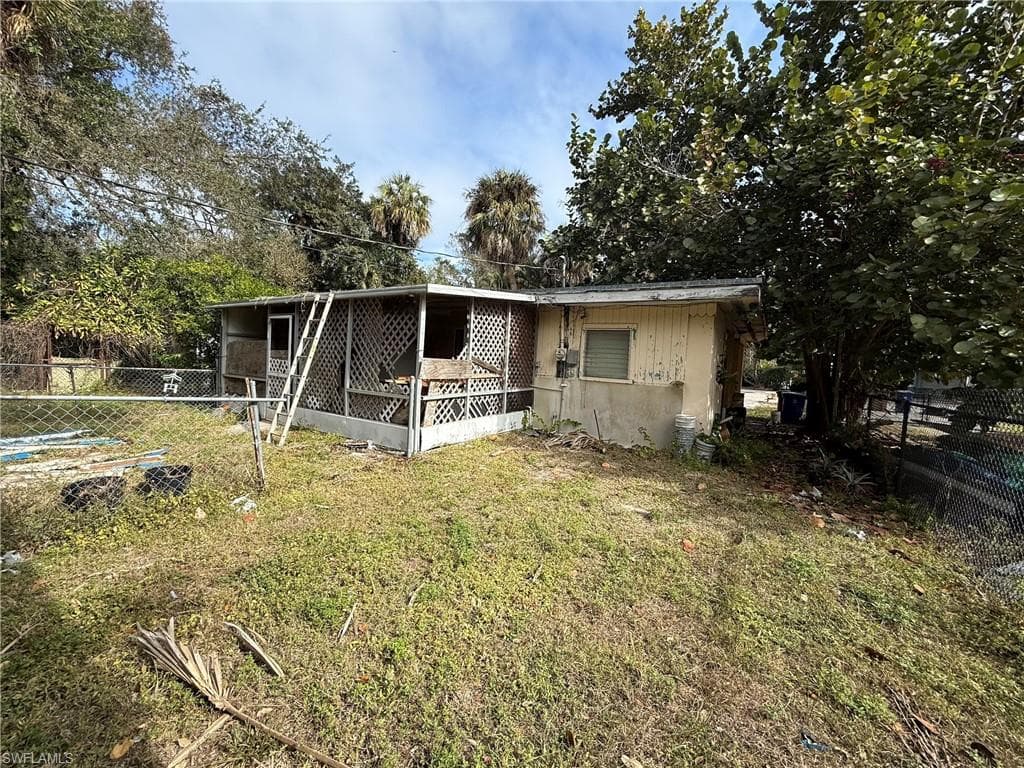 244 Labelle AVE-19