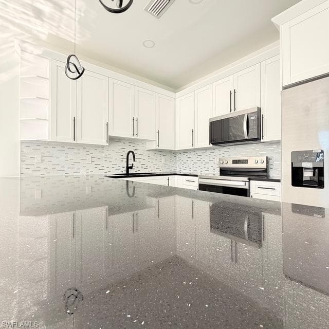 209-211 W 12th ST-12