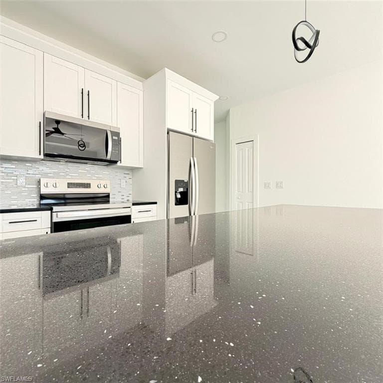 209-211 W 12th ST-28