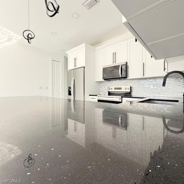 209-211 W 12th ST-14