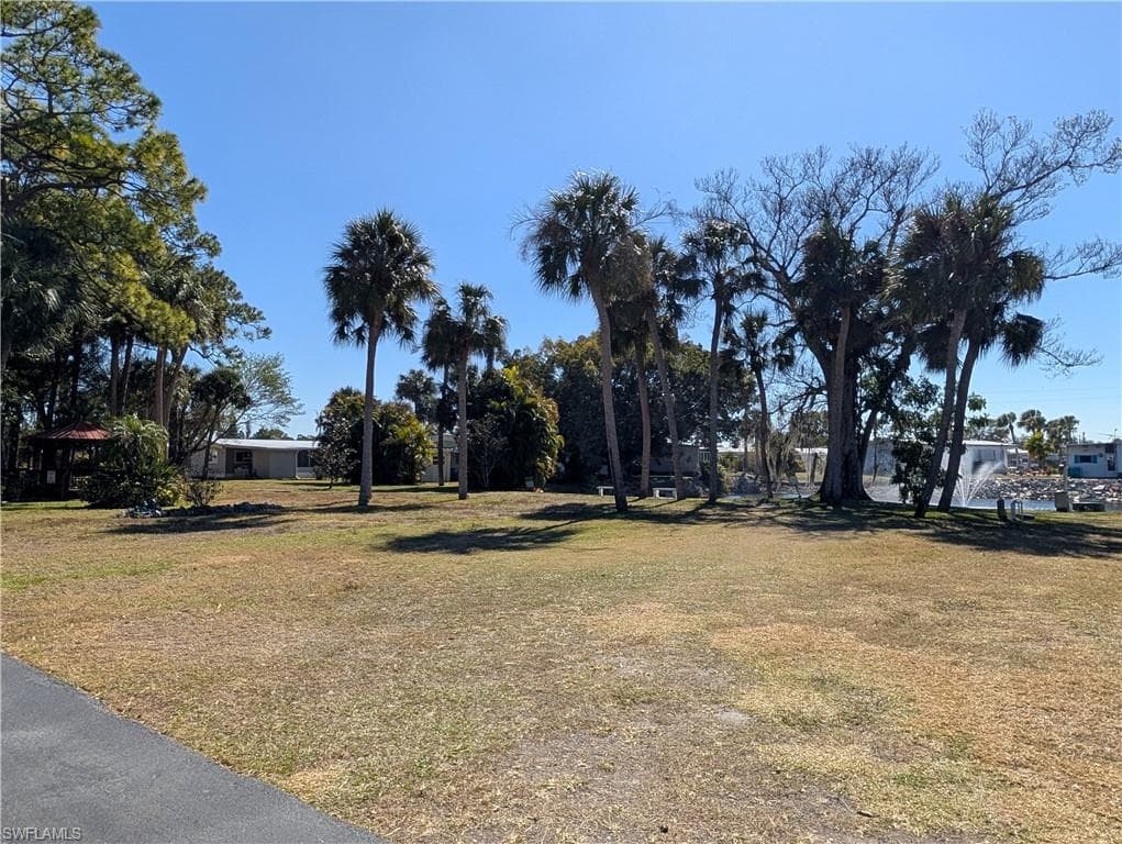 807 Holly Berry CT-36