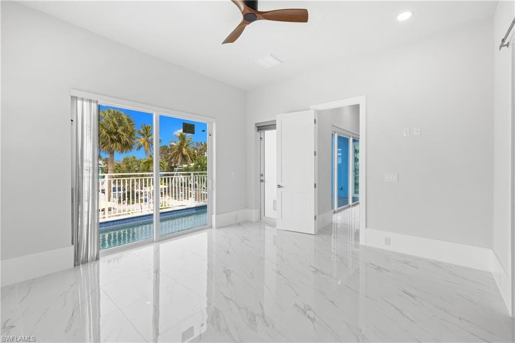 137 Hibiscus DR-11