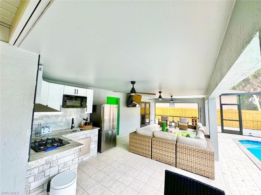14271 Sandarac DR-8