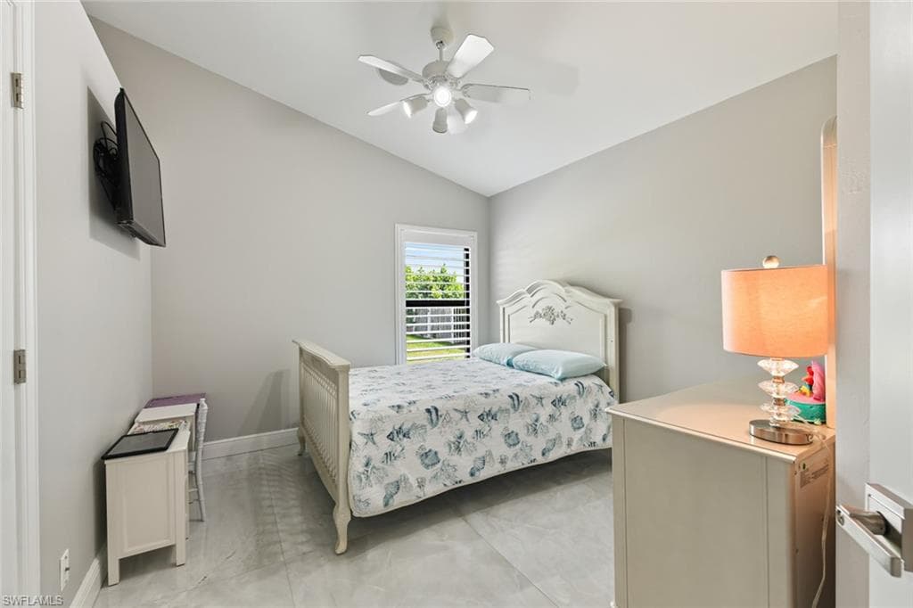 15613 Beachcomber AVE-28