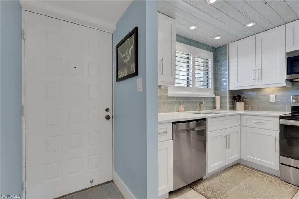 2121 Collier AVE 508-2