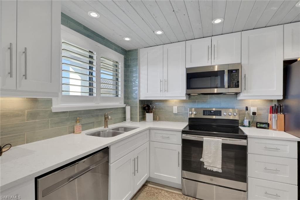 2121 Collier AVE 508-4