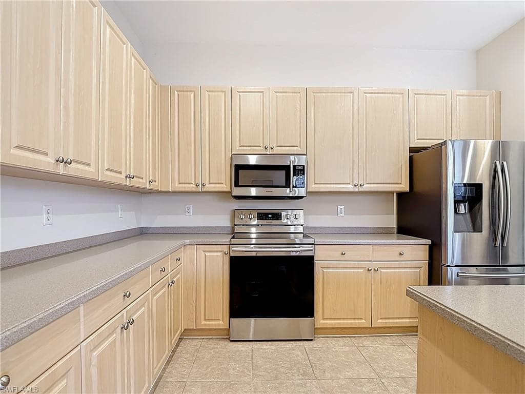 5710 Kensington LOOP-12