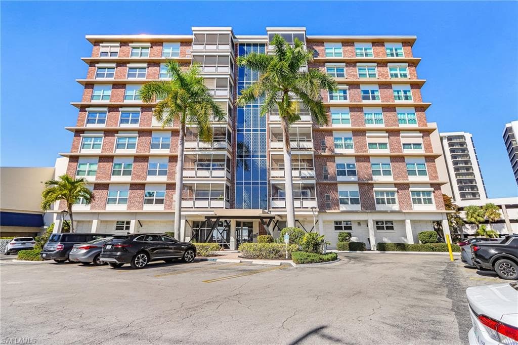 2350 W 1st ST 701-4