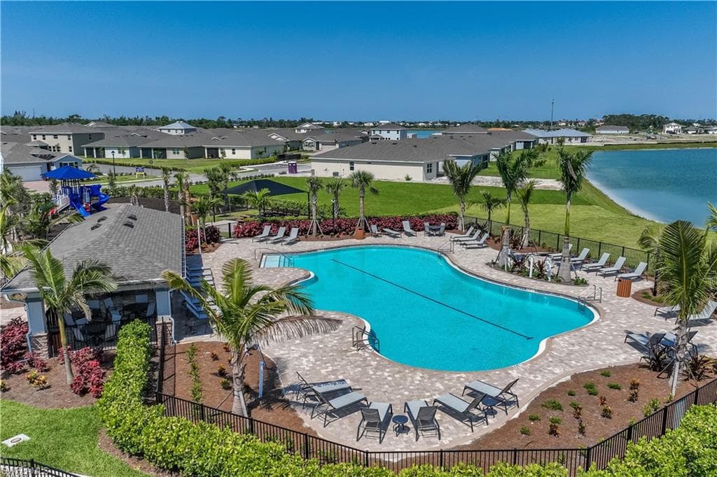 555 Spring Hill Lake LOOP-23