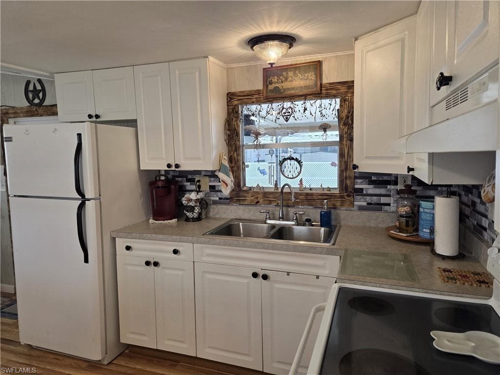 881 Homestead DR-9
