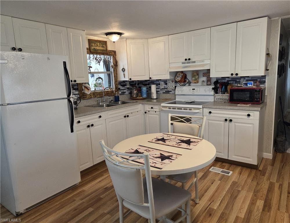 881 Homestead DR-8