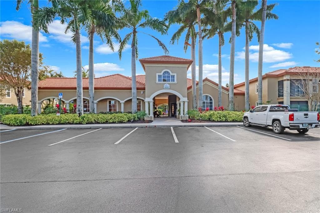 8851 Colonnades CT W 131-32
