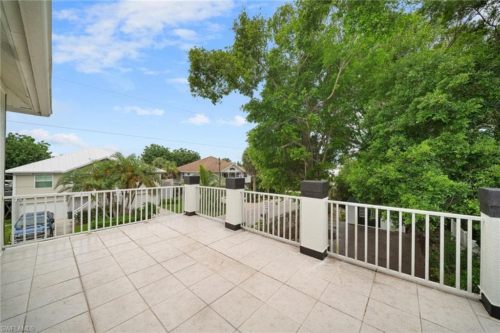 4011 Tarpon AVE-26