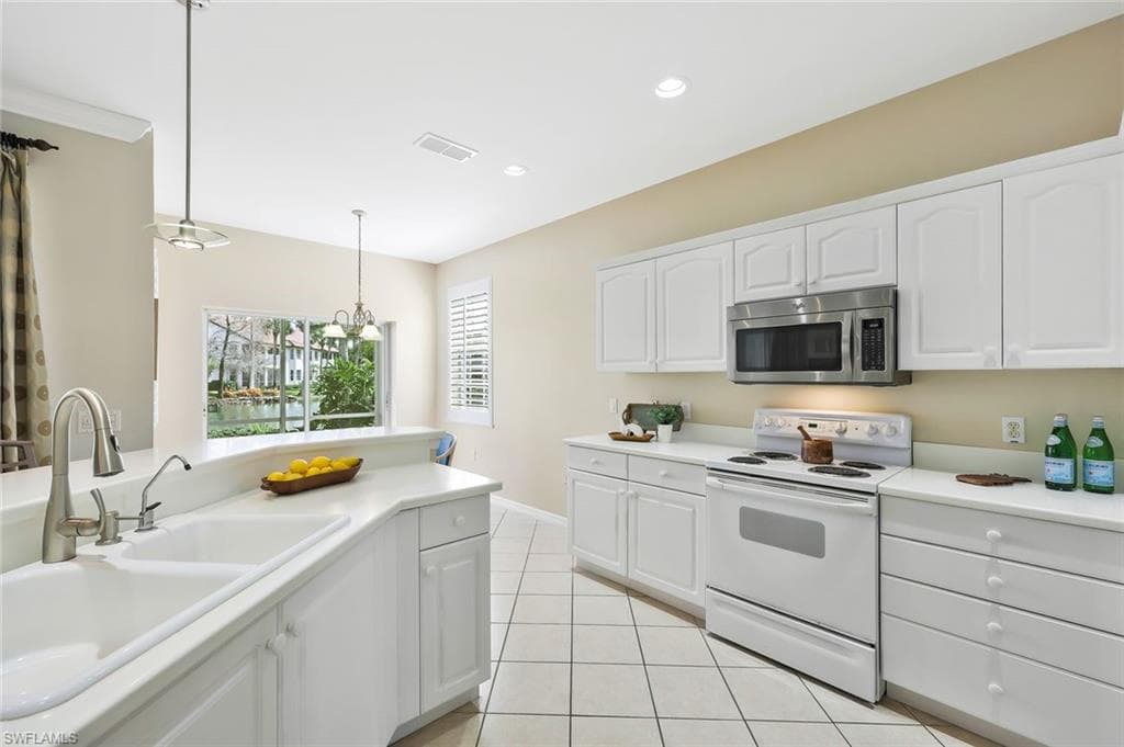 2180 Hawksridge DR 2002-9