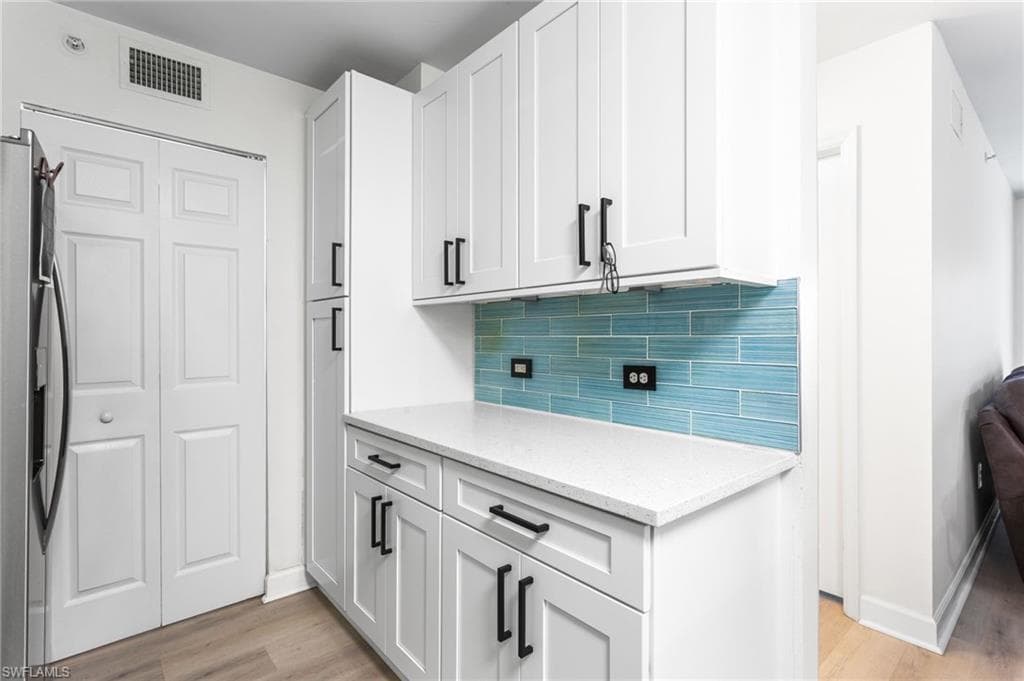 8940 Colonnades CT E 713-5