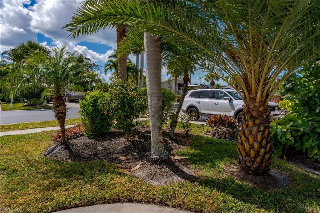 1076 Diamond Lake CIR-1