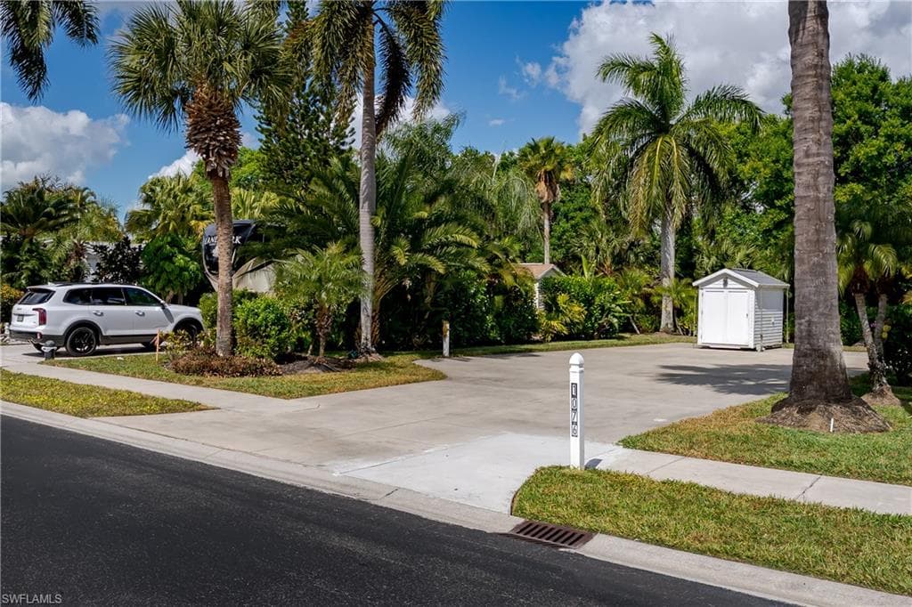 1076 Diamond Lake CIR-11