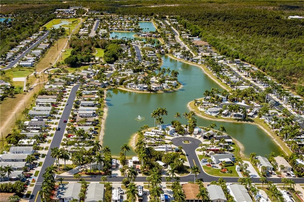 1076 Diamond Lake CIR-40
