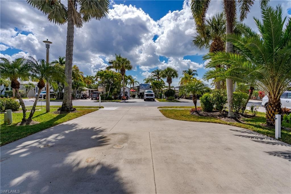 1076 Diamond Lake CIR-25