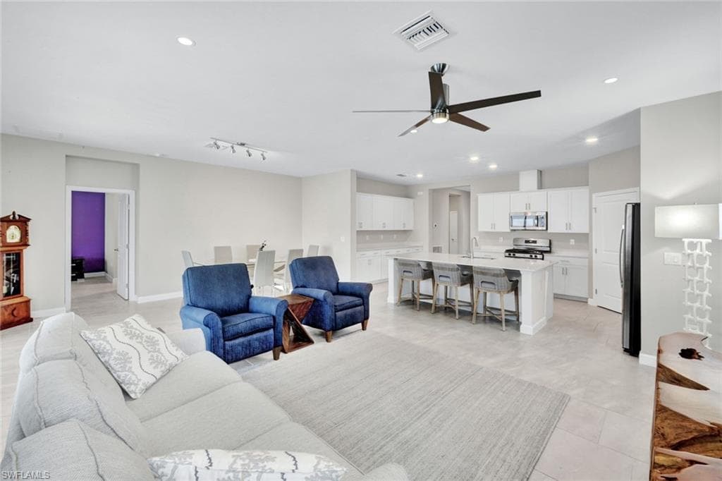 18298 Ridgeline DR-12