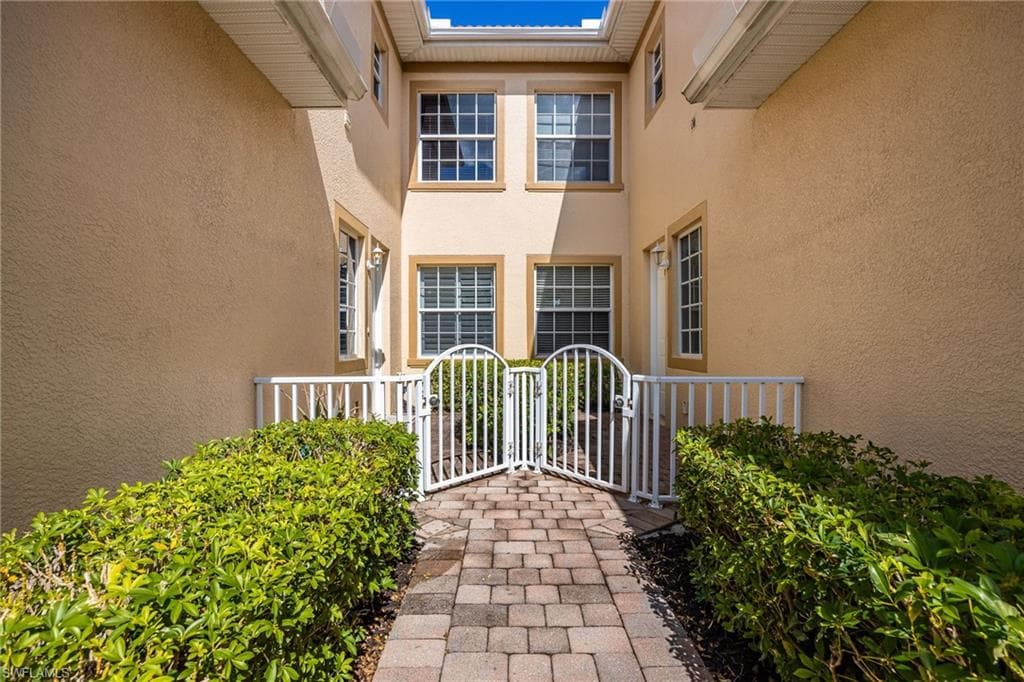 5550 Berkshire DR 202-3