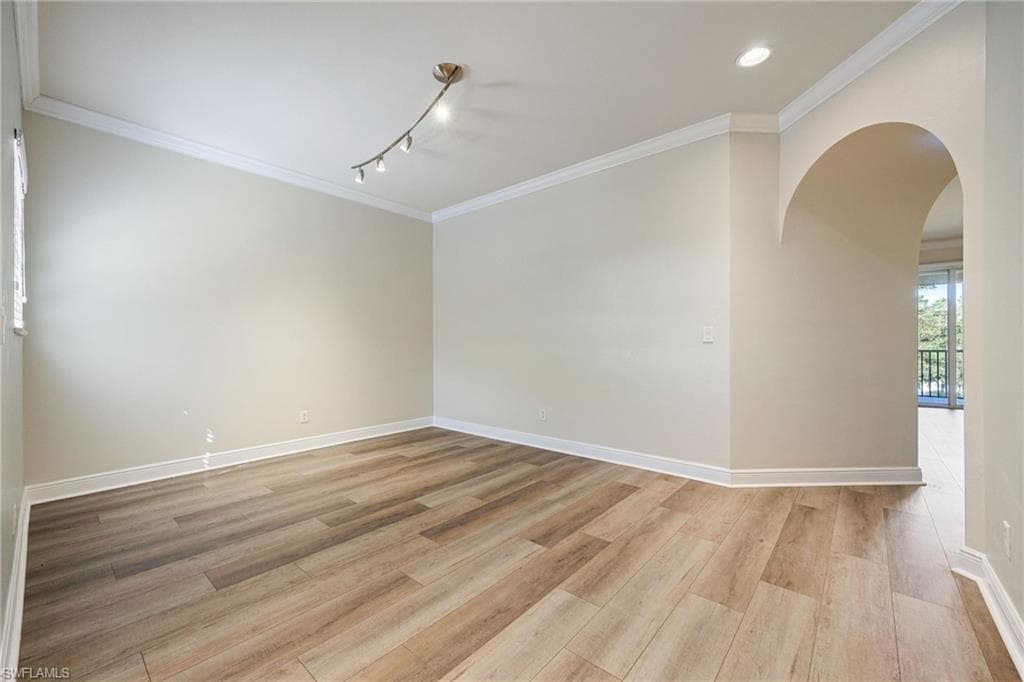 5550 Berkshire DR 202-5