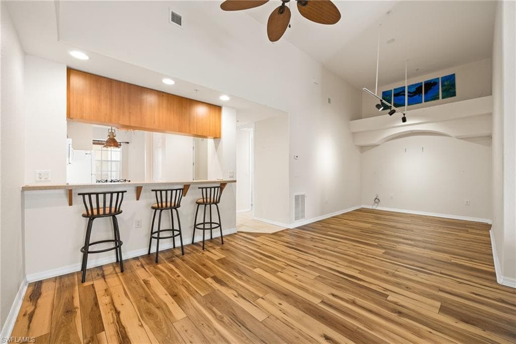 1105 Van Loon Commons CIR 304-11