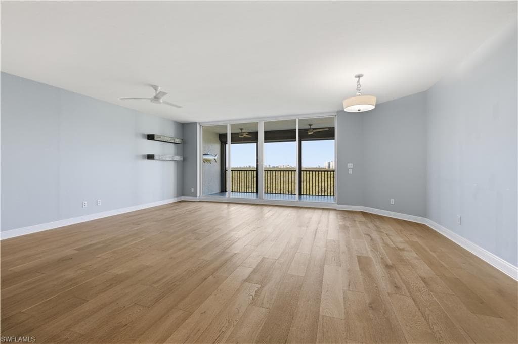 425 Cove Tower Dr 703-4