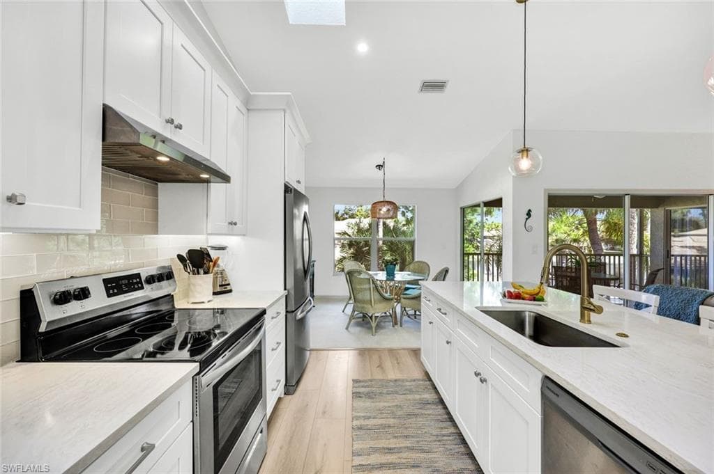 314 Emerald Bay CIR I5-13