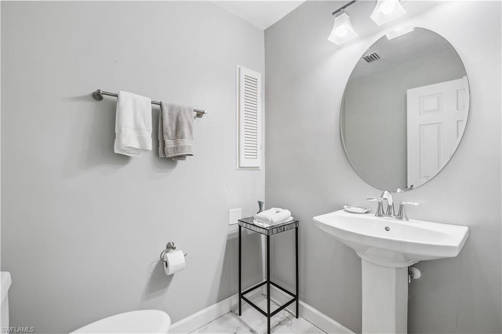 3209 W Riverside DR-16