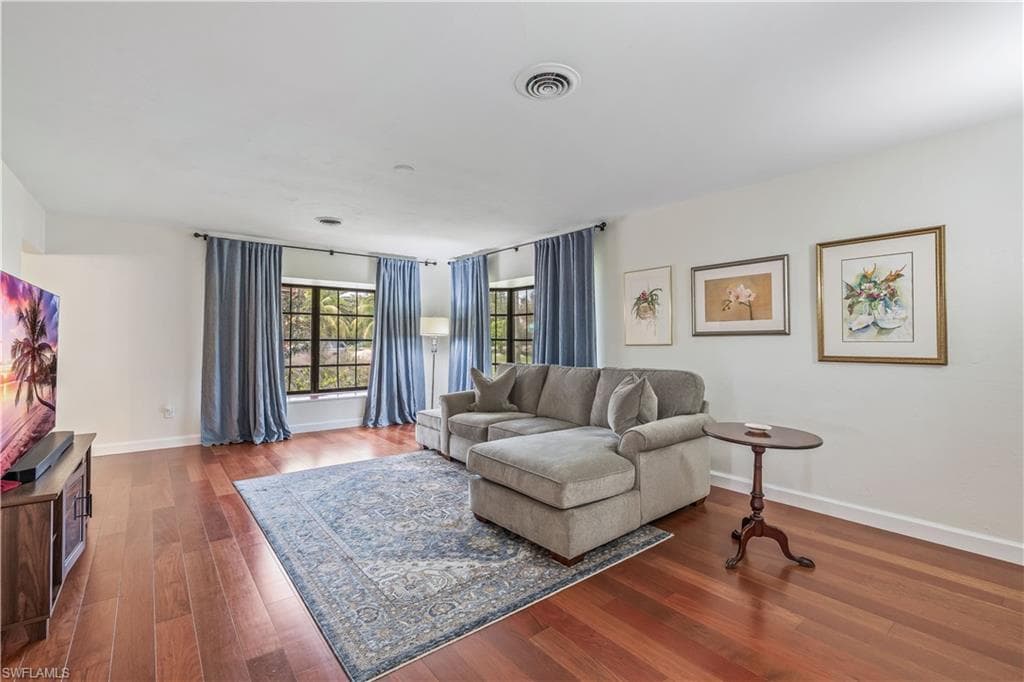 3209 W Riverside DR-8