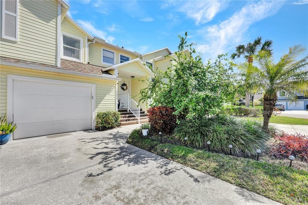 1599 Trafalgar LN O201-23