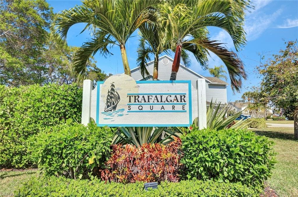 1599 Trafalgar LN O201-25