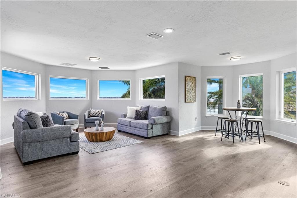 14988 Bonaire CIR-9