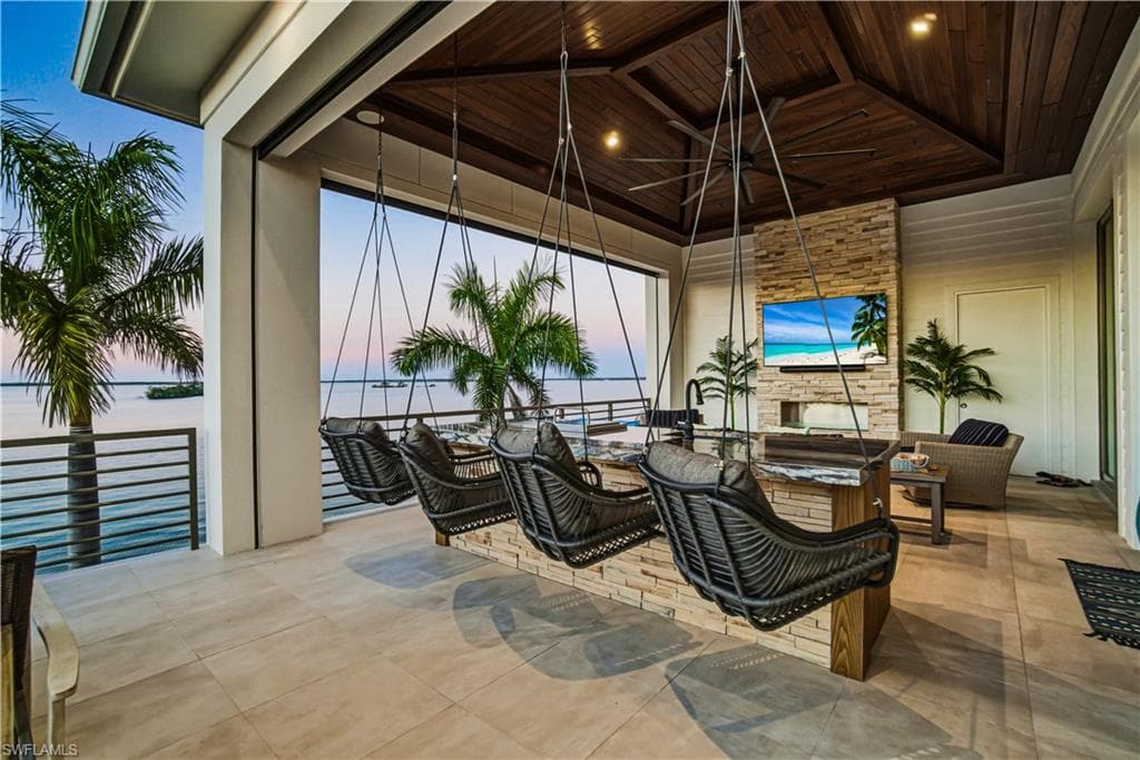 55 Fairview BLVD-20
