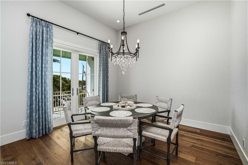 55 Fairview BLVD-14