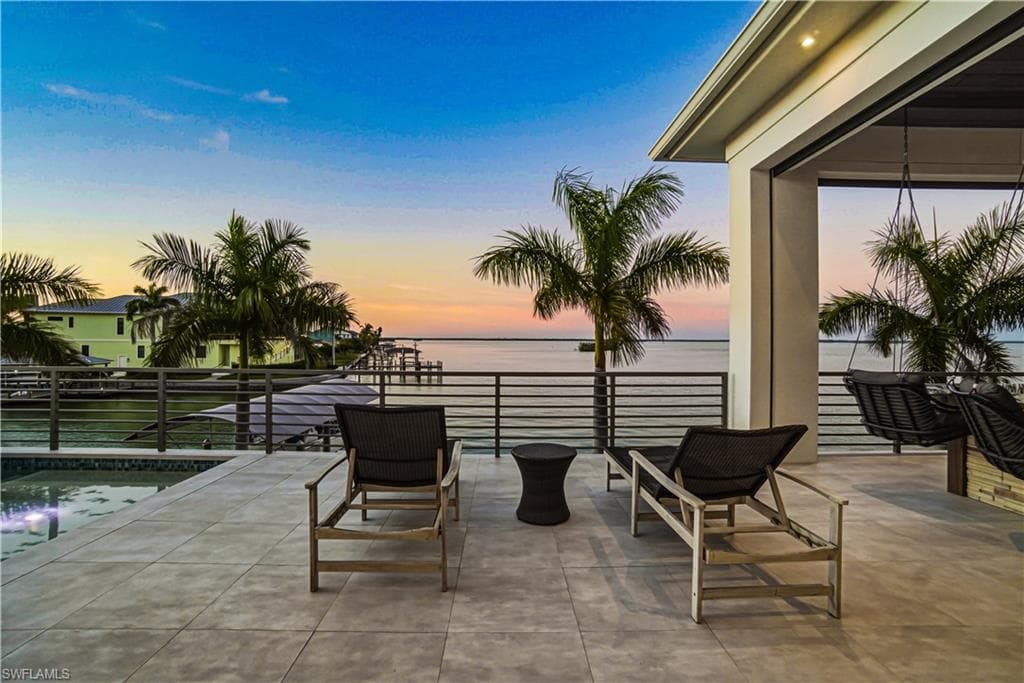 55 Fairview BLVD-25