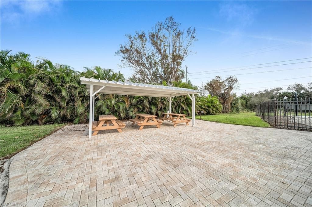 15069 Cloverdale DR-34